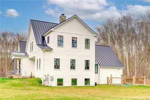 445 Wheeler Rd, Stonington, CT 06378