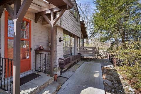 82 Mountain Rd, Redding, CT 06896