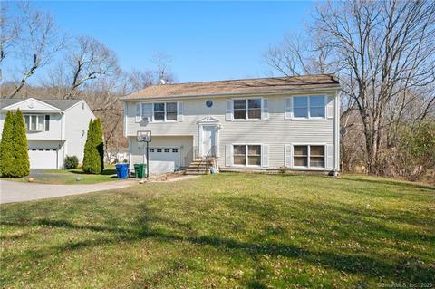 18 Clark Pl, Waterford, CT 06375