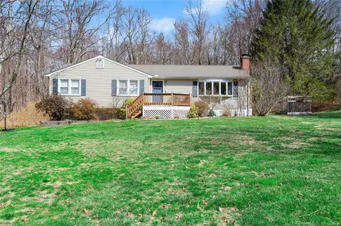 28 Redcoat Ln, Monroe, CT 06468