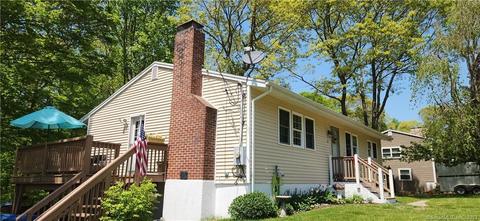 19 Lake St, Ledyard, CT 06339