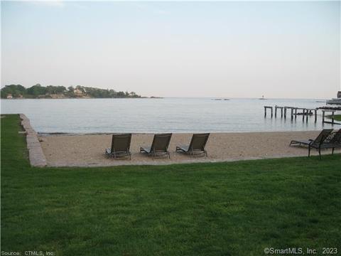 21 Harbour Vlg #E, Branford, CT 06405