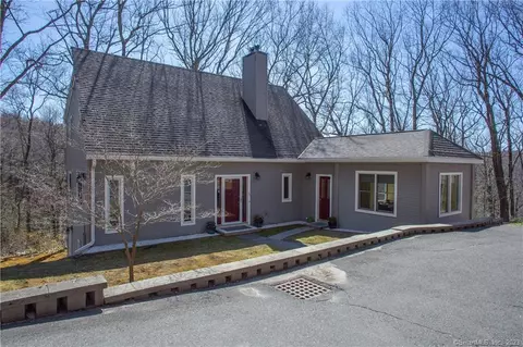 40 E Mountain Rd, Canton, CT 06019