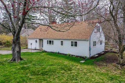 4 Nettleton Ave, Newtown, CT 06470