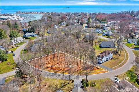 121 Osprey Cir, Westbrook, CT 06498