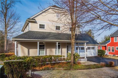 305 Hemlock Ln #305, Middlebury, CT 06762