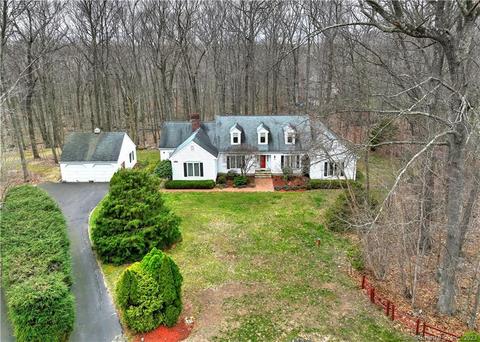88 Den Hollow Rd, Guilford, CT 06437