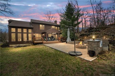 15 Oak Tree Ln, New Fairfield, CT 06812