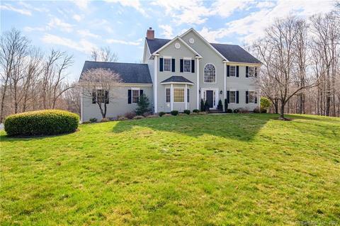 3 Daniels Hill Rd, Newtown, CT 06470