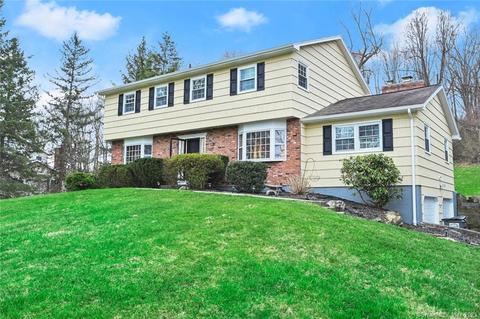 32 E Gate Rd, Danbury, CT 06811