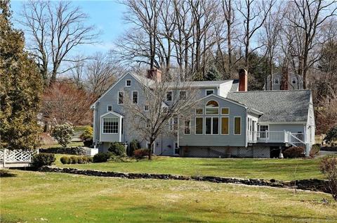 95 Golden Hill St, Trumbull, CT 06611