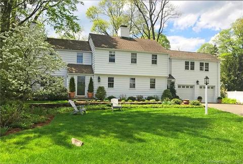 17 Covewood Dr, Norwalk, CT 06853