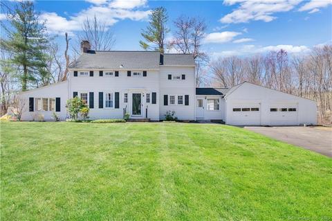 4 Boggs Hill Rd, Newtown, CT 06470