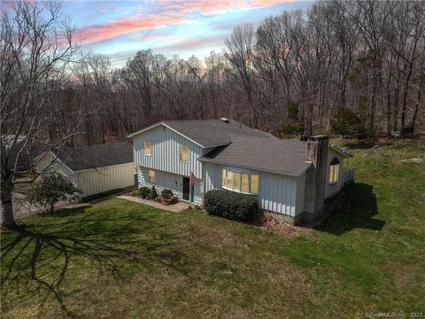 33 Stanton Ln, Preston, CT 06365
