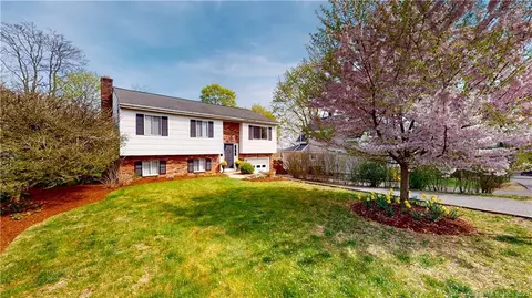 84 Ridgewood Ave, Stamford, CT 06907