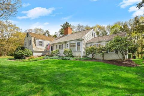 75 Saxony Dr, Trumbull, CT 06611