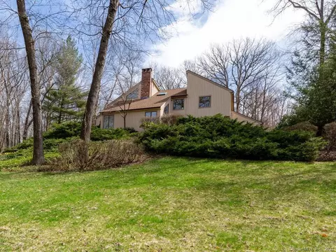 101 Ayrshire Ln, Avon, CT 06001