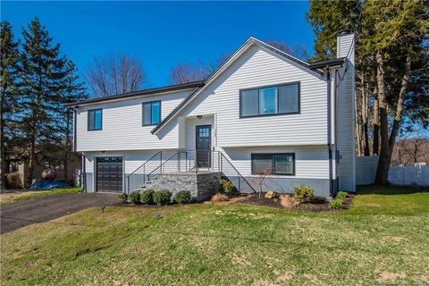 309 Crestwood Dr, Naugatuck, CT 06770