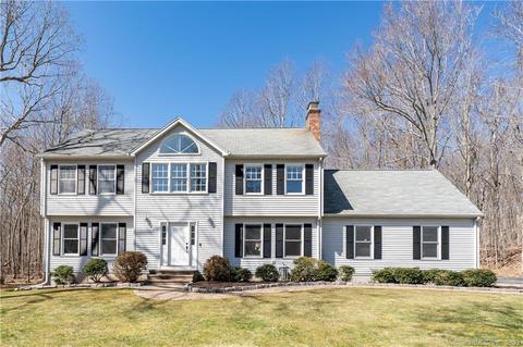7 Christina Ct, Clinton, CT 06413