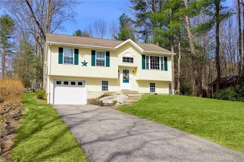23 Walnut Rd, Woodstock, CT 06281