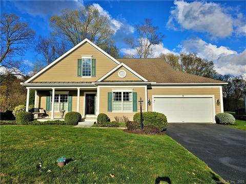 9 Black Swan Ct, Brookfield, CT 06804