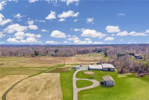 635 Thrall Ave, Suffield, CT 06078