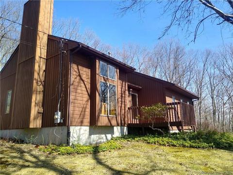90 Van Cedarfield Rd, Colchester, CT 06415