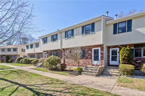 27 Brookside Vlg #27, Enfield, CT 06082