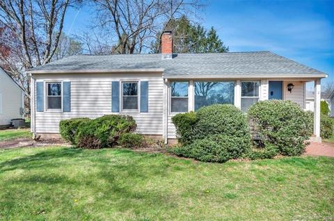 2 Southwood Rd, Cromwell, CT 06416