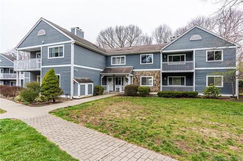 210 Windgate Cir #E, Monroe, CT 06468