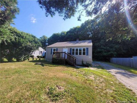 599 Mohegan Avenue Pkwy, Waterford, CT 06375