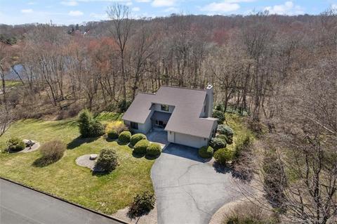 26 Pond Edge Dr, Waterford, CT 06385
