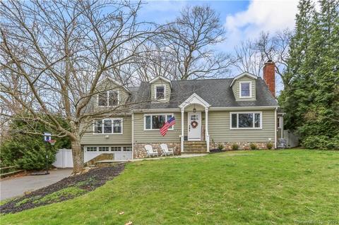 29 Nutmeg Ln, Fairfield, CT 06824