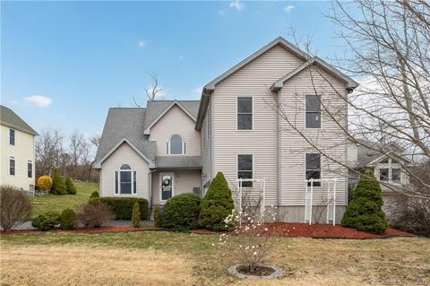 27 Giovanni Dr, Waterford, CT 06385