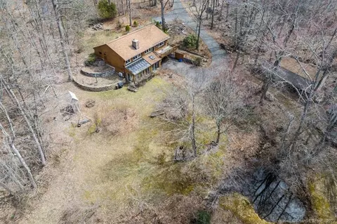 194 Butlertown Rd, Waterford, CT 06385
