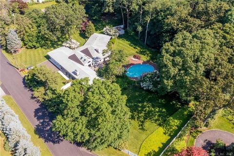 32 Greenbrier Ln, Stamford, CT 06903