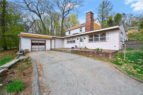 11 Pumpkin Hill Ln, New Milford, CT 06776