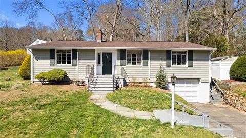 26 Parker Ter, Essex, CT 06426