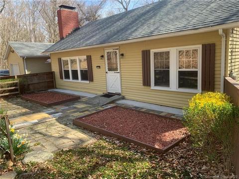 1053 Long Cove Rd, Ledyard, CT 06335