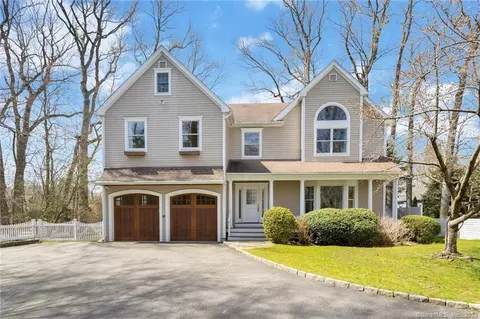 31 Lockwood Rd, Greenwich, CT 06878 photo 1