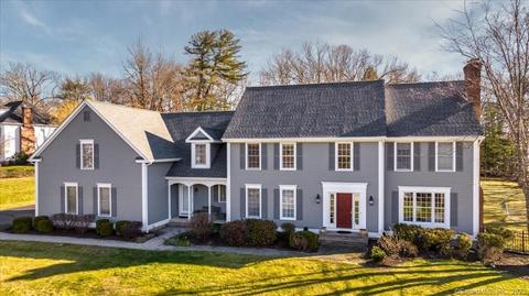 1 Scarborough Rd, Simsbury, CT 06070