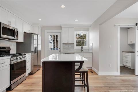 72 Meadow St, Wallingford, CT 06492