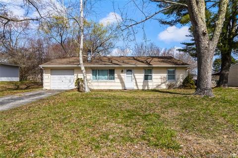 4 Robin Ln, Ledyard, CT 06339