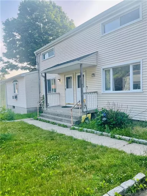 16 Mclaughlin Ter, Derby, CT 06418