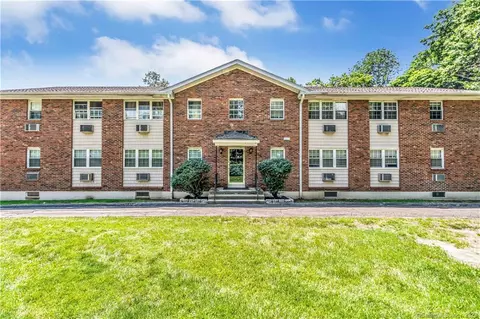 1000 Knapps Hwy #7, Fairfield, CT 06825