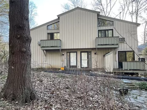 56 Wauwinet Ct #56, Guilford, CT 06437