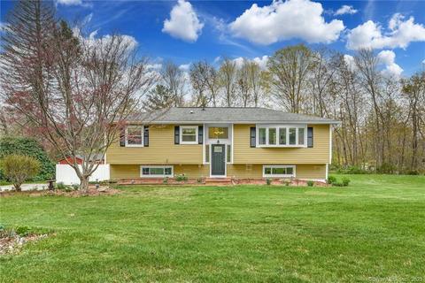 354 Quassapaug Rd, Woodbury, CT 06798