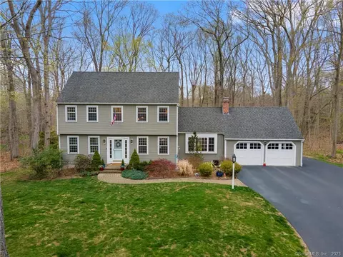 53 Stonehedge Ln S, Guilford, CT 06437
