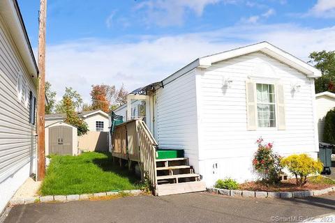 301 S Main St #27, Newtown, CT 06470