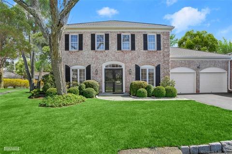 13 Bank St, New Canaan, CT 06840
